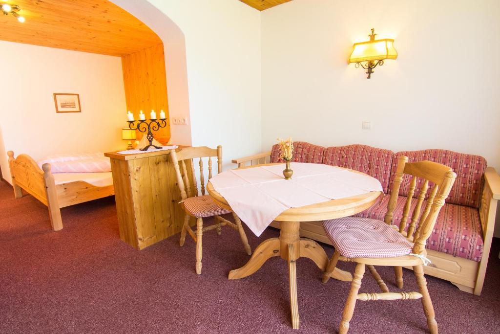 Hotel Rosengarten Neustift im Stubaital Room photo