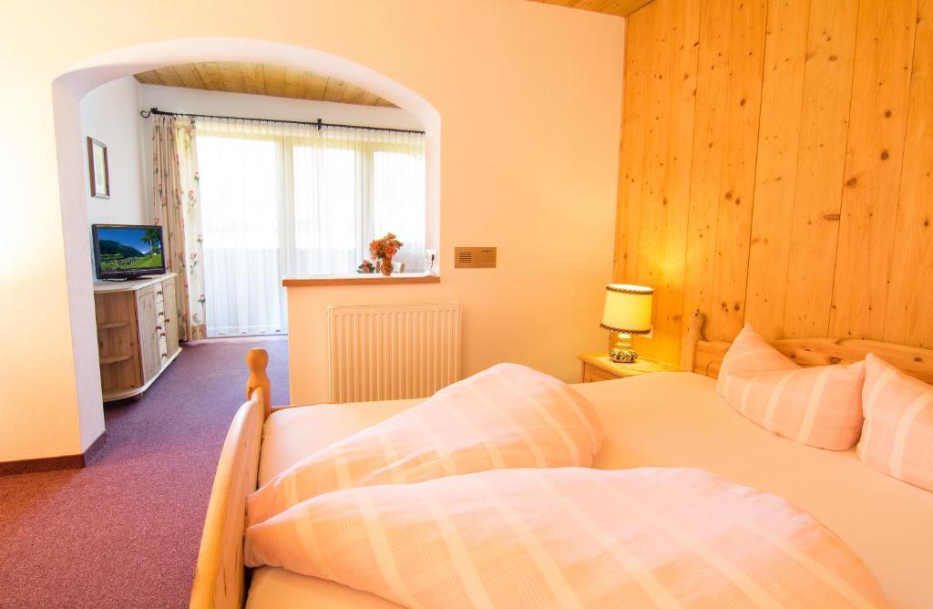 Hotel Rosengarten Neustift im Stubaital Room photo